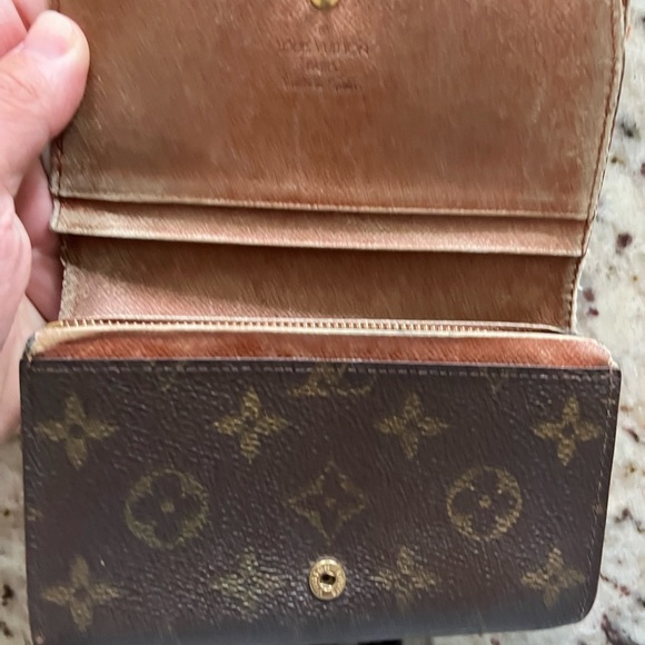 Louis Vuitton Wallet - Picture 4 of 9